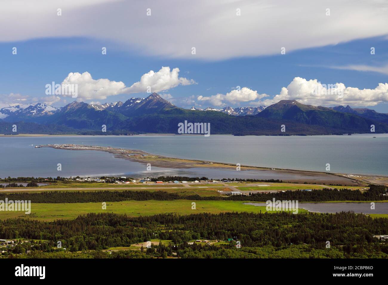 Penisola di Homer Spit a Kachemak Bay, Città di Omero, Alaska, Stati Uniti Foto Stock