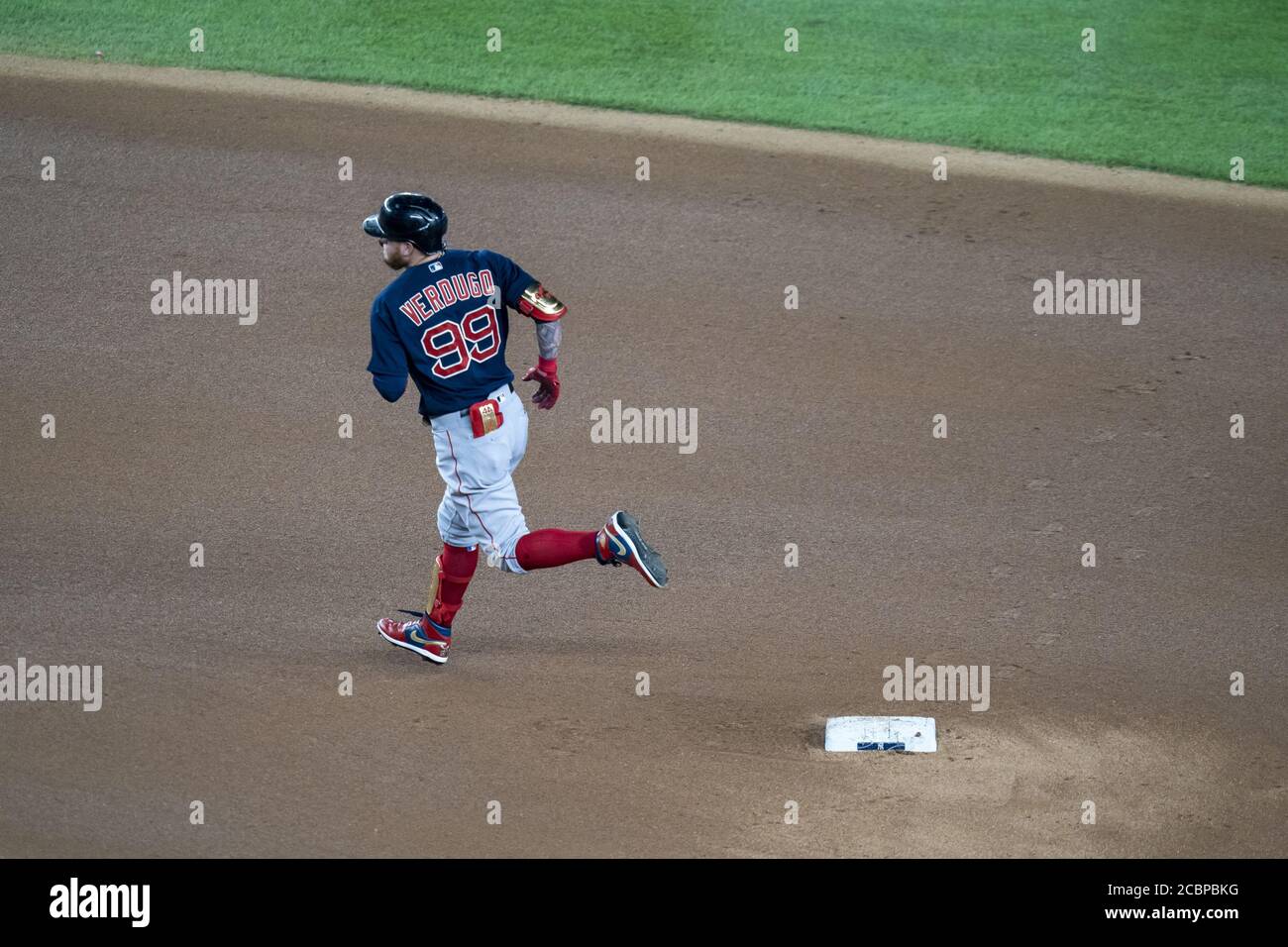 Bronx, Stati Uniti. 14 agosto 2020. Boston Red Sox Alex Verdugo (99) circoli le basi dopo una corsa a casa nel quarto assalimento contro i New York Yankees allo Yankee Stadium venerdì 14 agosto 2020 a New York City. Foto di Corey Sipkin/UPI Credit: UPI/Alamy Live News Foto Stock