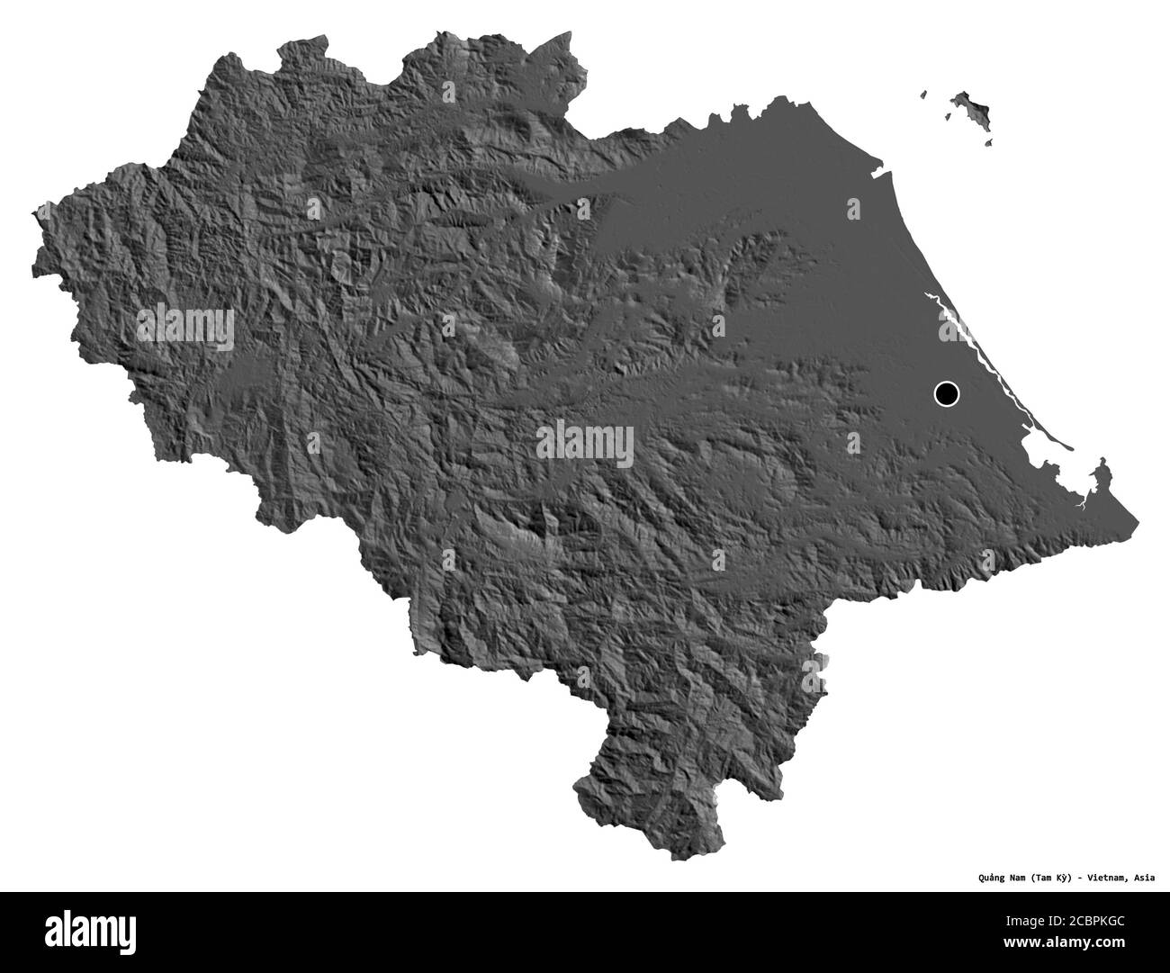 Forma di Quảng Nam, provincia del Vietnam, con la sua capitale isolata su sfondo bianco. Mappa elevazione bilivello. Rendering 3D Foto Stock