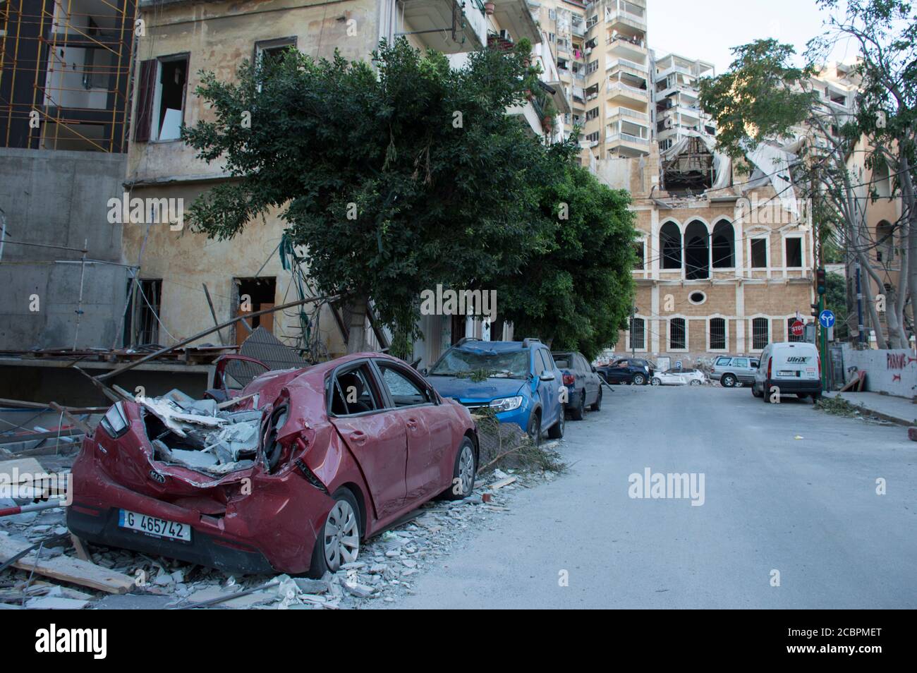 Beirut, Libano, 6 agosto 2020. Dopo l'esplosione di Beirut, e giovani libanesi e volontari che raccolgono le macerie e aiutano le persone. Il Foto Stock