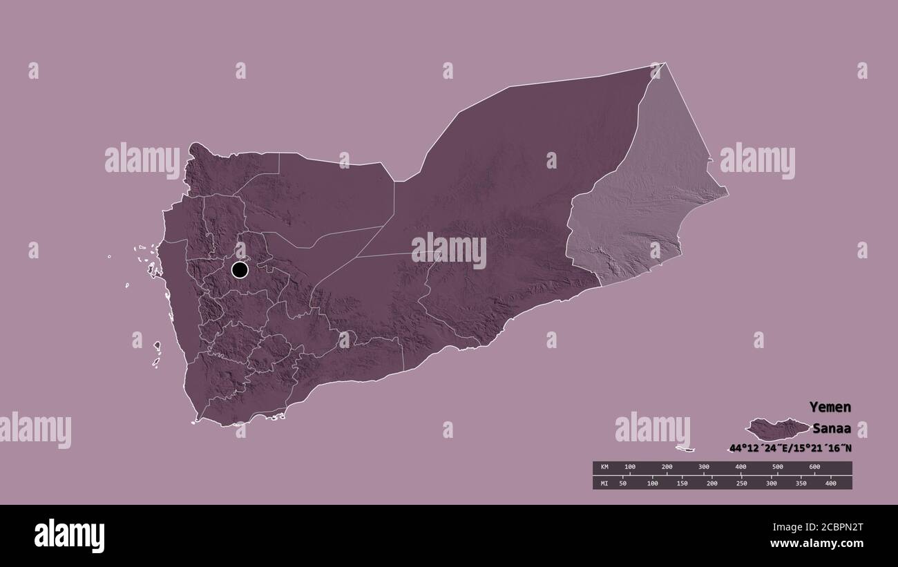 Forma desaturata dello Yemen con la sua capitale, la principale divisione regionale e l'area separata di al Mahrah. Etichette. Mappa di elevazione colorata. Rendering 3D Foto Stock