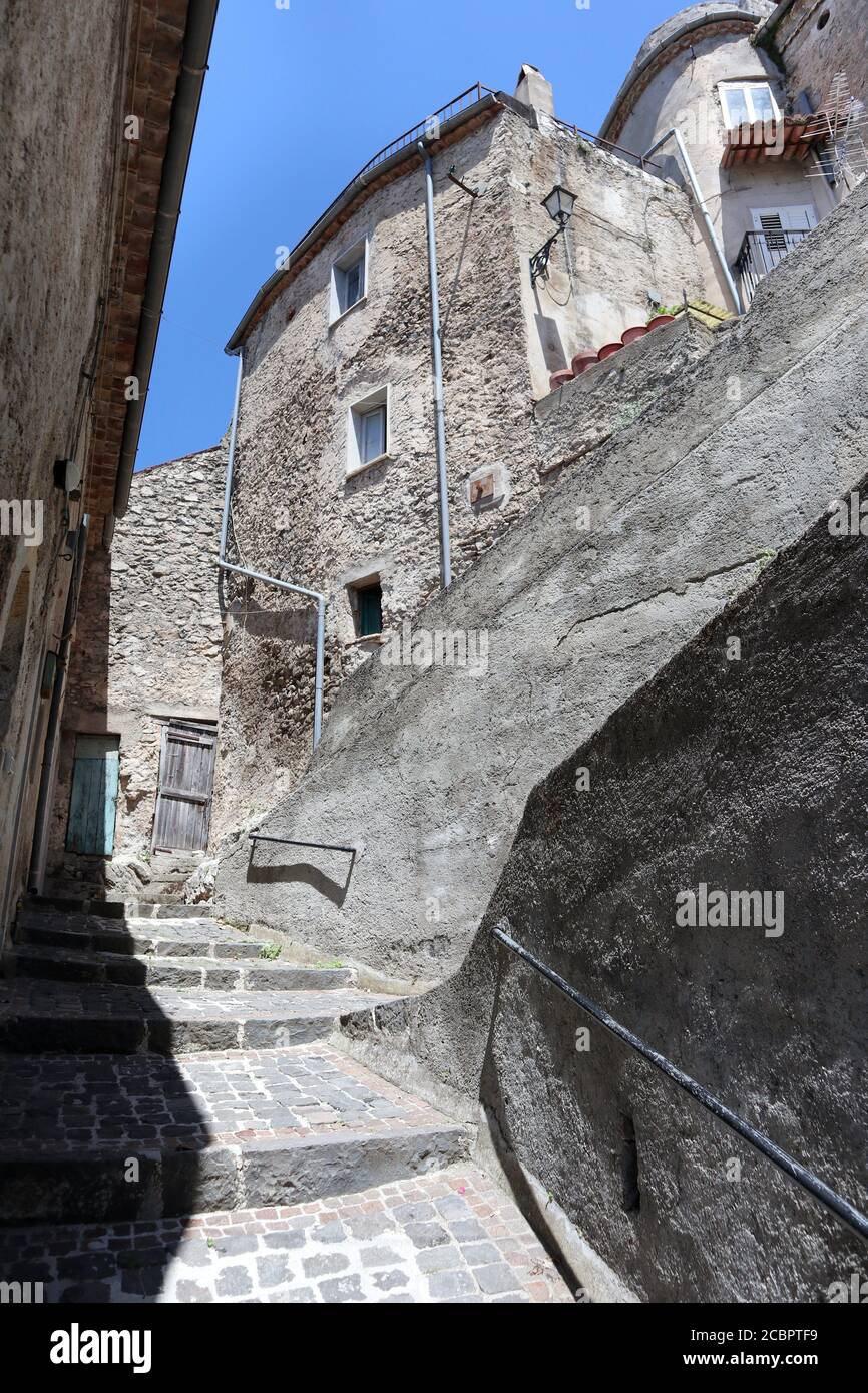 Pesche - Scalinata verso il castello Foto Stock