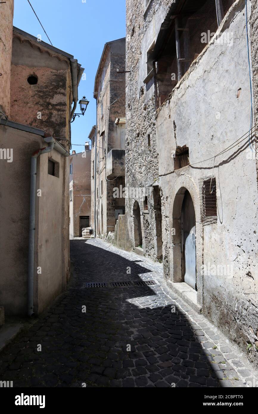 Pesche - vicolo del centro storico Foto Stock