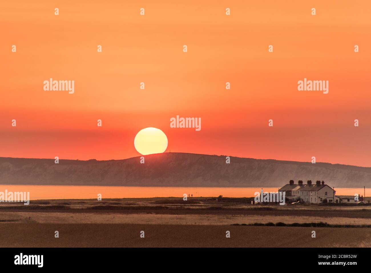 West Wight tramonto in campo di balle rotonde Foto Stock