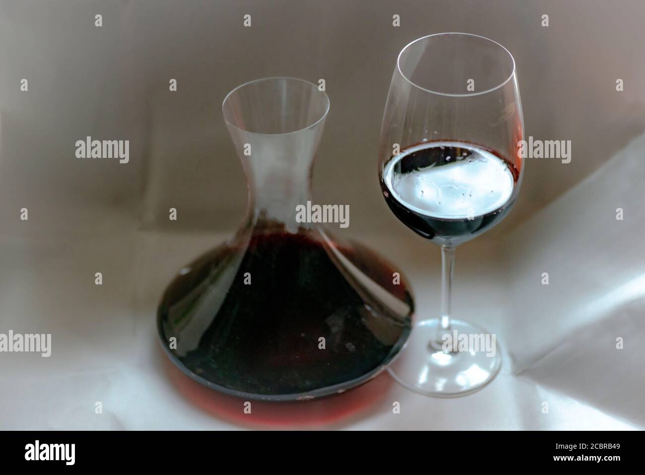 bicchieri da vino, con vino rosso Foto Stock