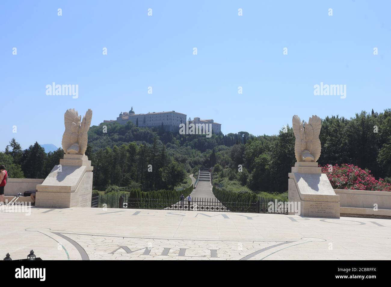 Cassino, Italia - 14 agosto 2020: Il cimitero militare polacco di Montecassino dove si trovano più di mille soldati del secondo corpo militare polacco Foto Stock