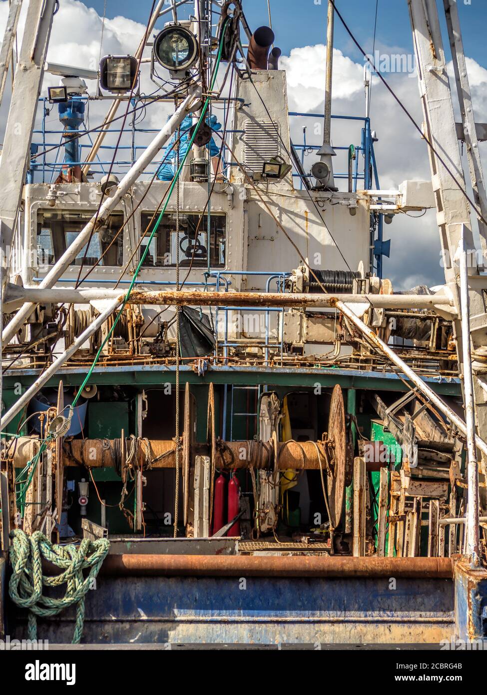 Chiocciatura di pesca smack ancorato al porto Foto Stock