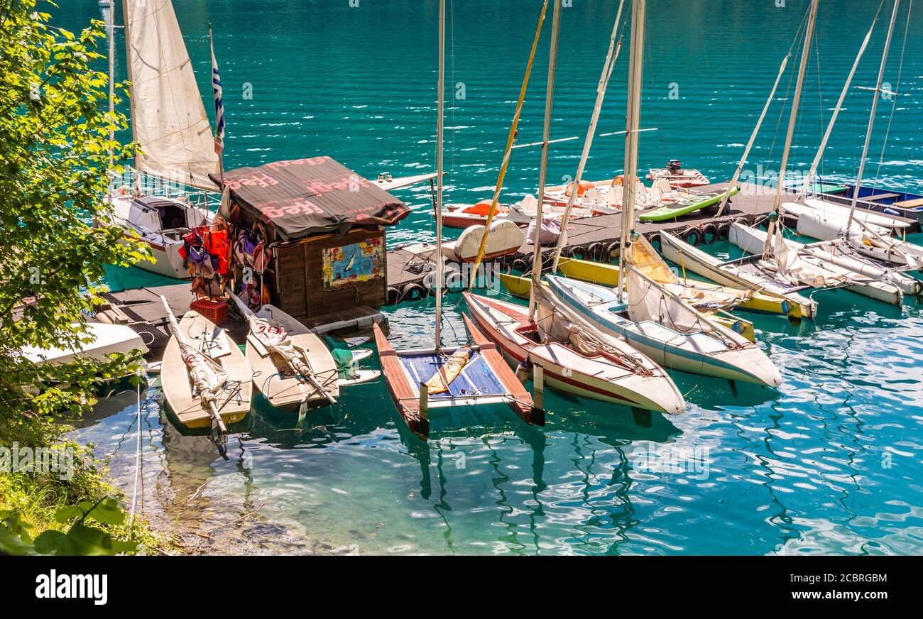 Noleggio barche sulle sponde del lago di Ledro in Valle Ledro, Trentino Alto Adige, provincia di Trento, Italia settentrionale, Europa Foto Stock