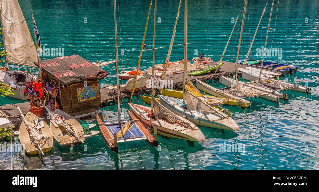 Noleggio barche sulle sponde del lago di Ledro in Valle Ledro, Trentino Alto Adige, provincia di Trento, Italia settentrionale, Europa Foto Stock