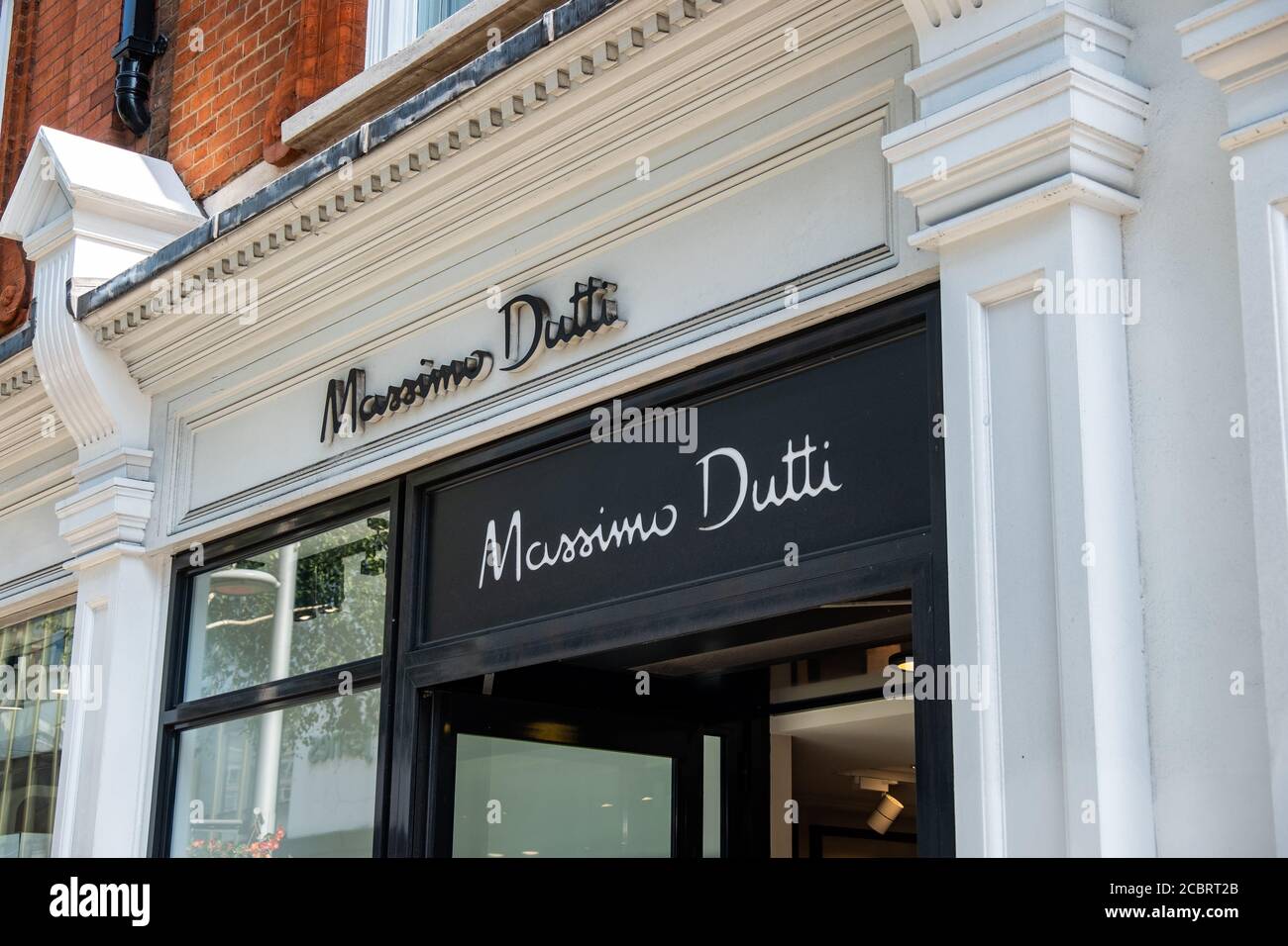 Segnaletica per il punto vendita massimo Dutti di Londra nel West End di Londra Foto Stock Segnaletica per il punto vendita massimo Dutti di Londra nel West End di Londra Foto Stock