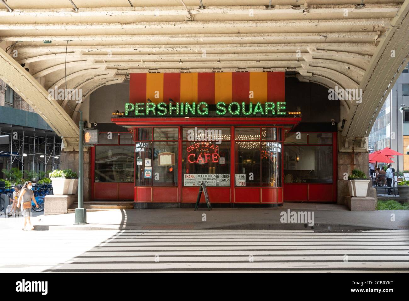 Pershing Square è un ristorante sulla E. 42nd Street sotto il viadotto, New York, Stati Uniti Foto Stock