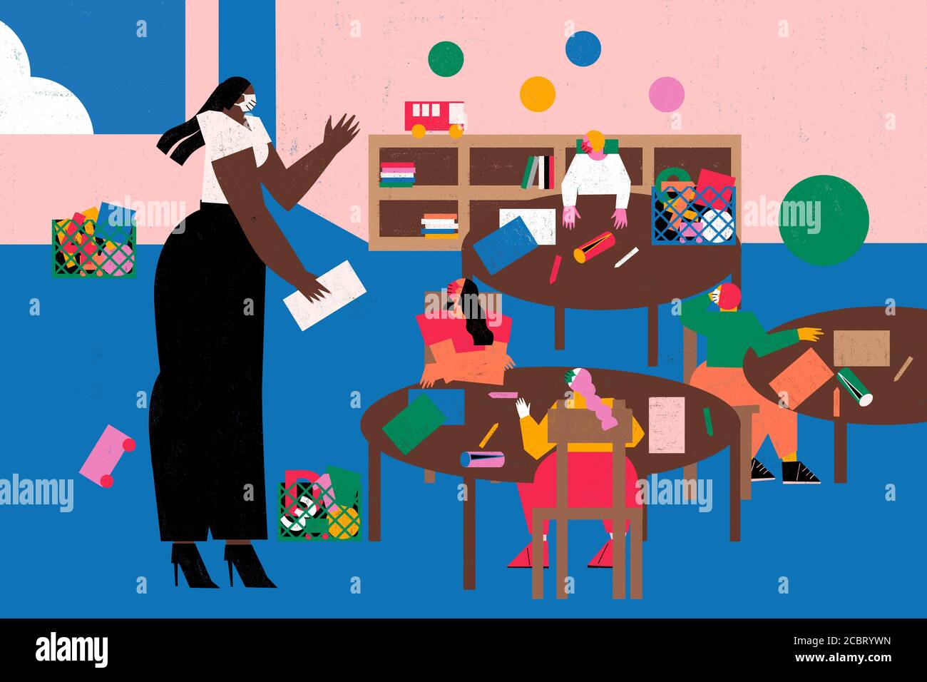 Tornando a scuola nella pandemia. Distanza sociale. Concetto di sicurezza. L'insegnante insegna ai bambini all'interno dell'aula a mantenere la distanza di sicurezza e le maschere Foto Stock Tornando a scuola nella pandemia. Distanza sociale. Concetto di sicurezza. L'insegnante insegna ai bambini all'interno dell'aula a mantenere la distanza di sicurezza e le maschere Foto Stock