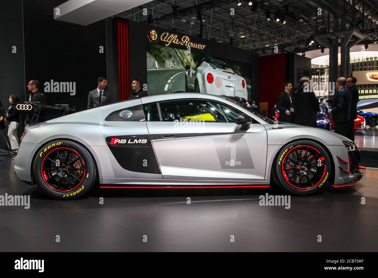 NEW YORK-APRILE 12: Audi R8 LMS presentato al New York International Auto Show 2017, al Jacob Javits Center. Questo è stato il primo giorno di anteprima della stampa di NYIAS Foto Stock