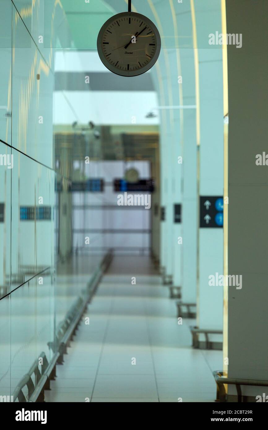 Budapest, Ungheria - 08 15 2020: Passaggio vuoto all'aeroporto internazionale Ferenc Liszt di Budapest durante la pandemia del covid-19. Foto Stock