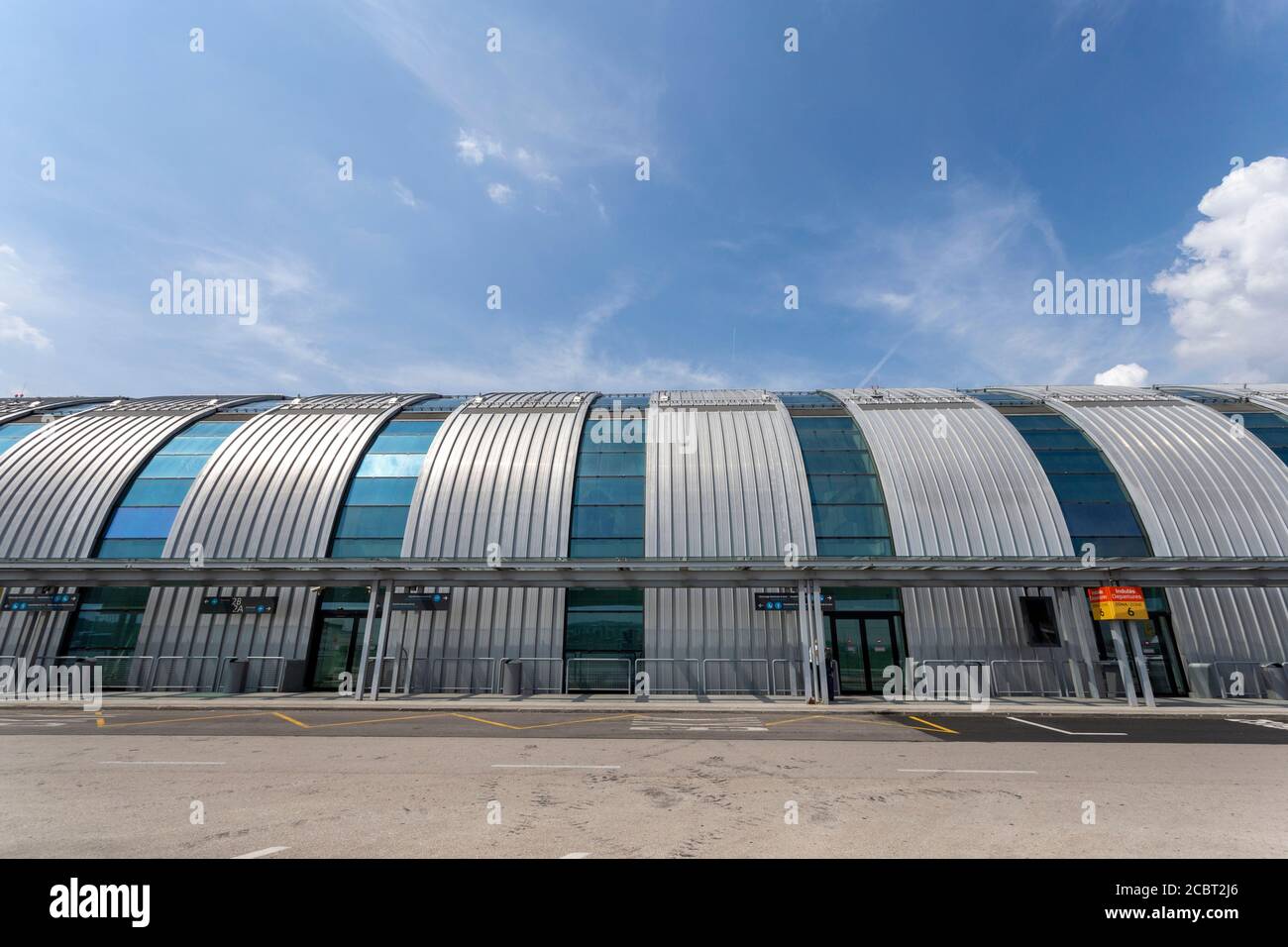Aeroporto Internazionale Ferenc Liszt di Budapest, Ungheria in una giornata estiva. Foto Stock
