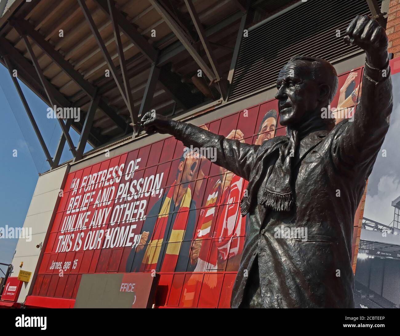 Statua di Bill Shankly, LFC, Liverpool Football Club, Anfield, Premier League, Merseyside, North West England, UK, L4 2UZ Foto Stock