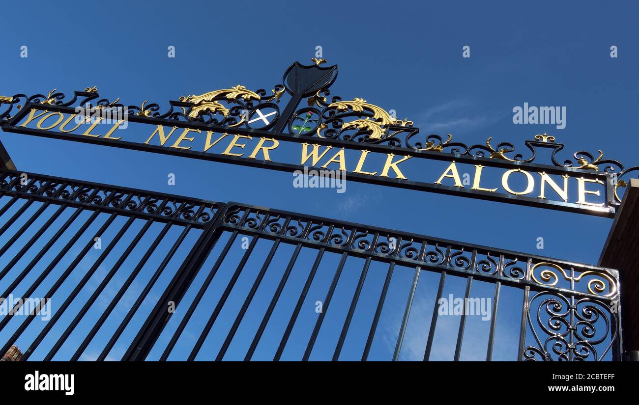 Non camminerai mai da soli, LFC, Liverpool Football Club, Anfield, Premier League, Merseyside, North West England, UK, L4 2UZ Foto Stock