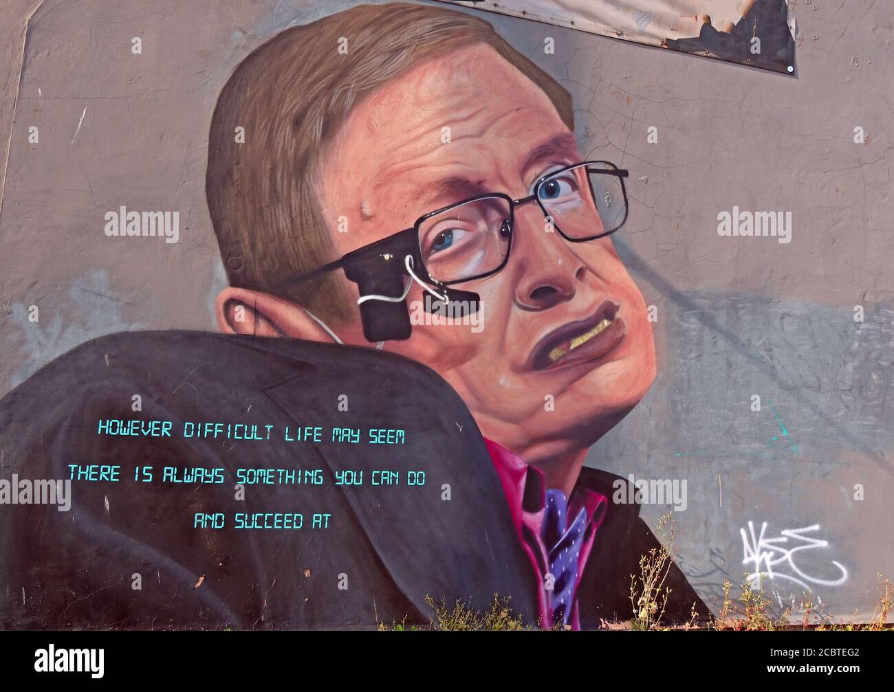 Stephen Hawking Murale, per quanto difficile possa sembrare la vita, c'è sempre qualcosa che si può fare e di successo a, Liverpool, Merseyside, Inghilterra, Regno Unito, L8 5RN Foto Stock