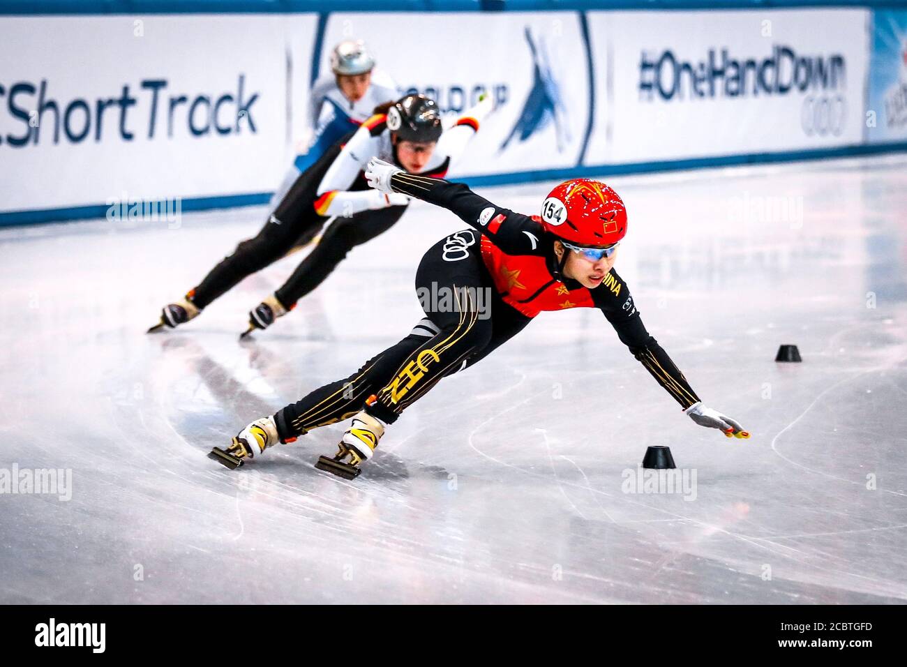 Dresda, Germania, 01 febbraio 2019: Lo skater cinese Yang Song compete durante il campionato mondiale di skating a corto circuito ISU Foto Stock