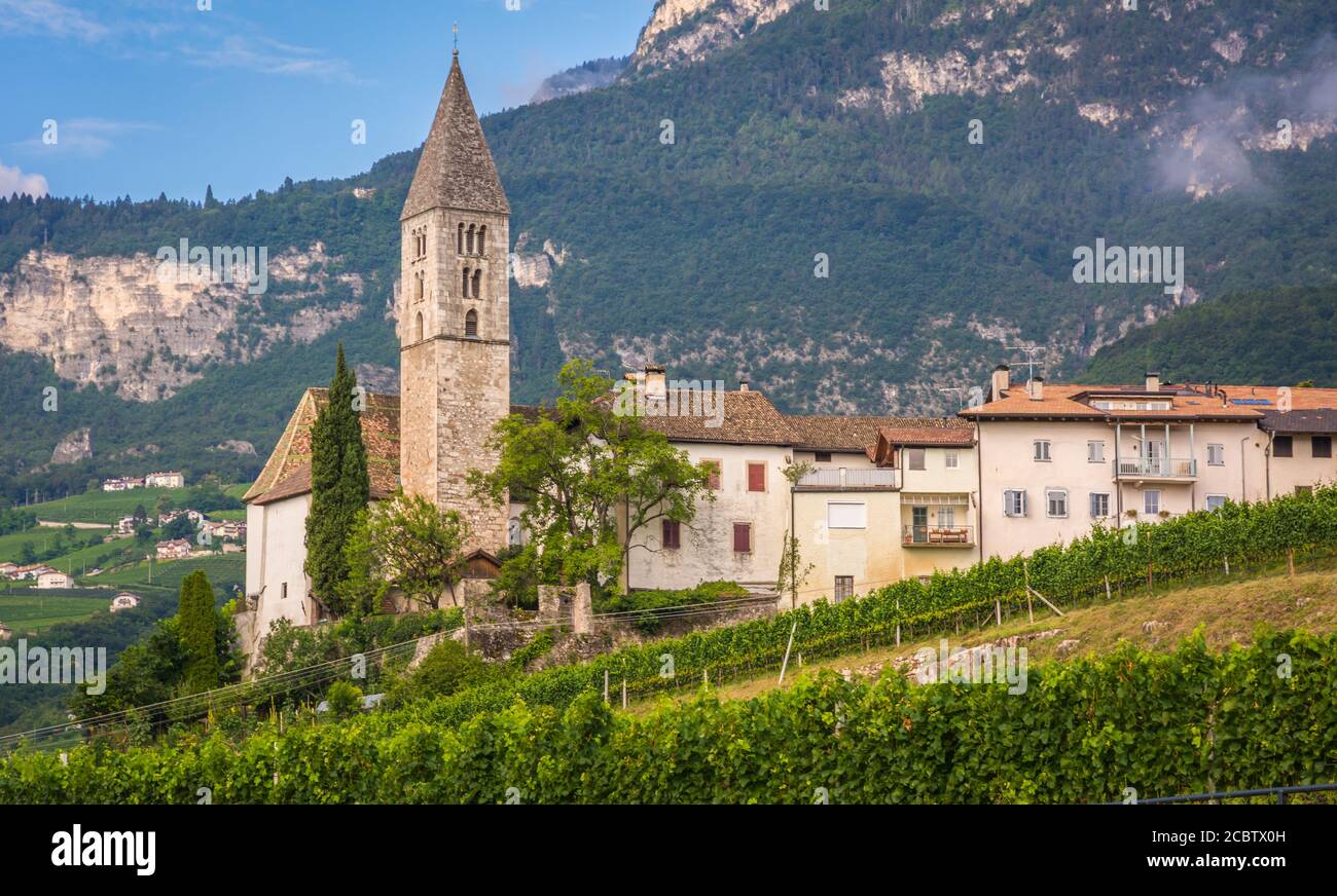 La Chiesa del villaggio idilliaco di Cortaccia in Alto Adige, Trentino Alto Adige, Italia settentrionale Foto Stock
