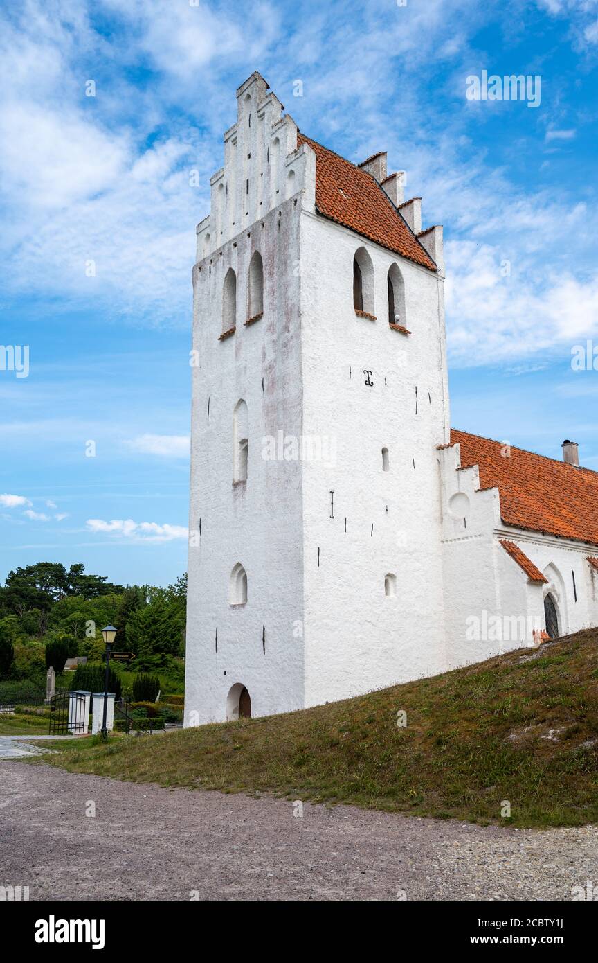 La torre a campanile della chiesa di Falsterbo che si trova quasi al spiaggia nella punta sud-occidentale della Svezia Foto Stock