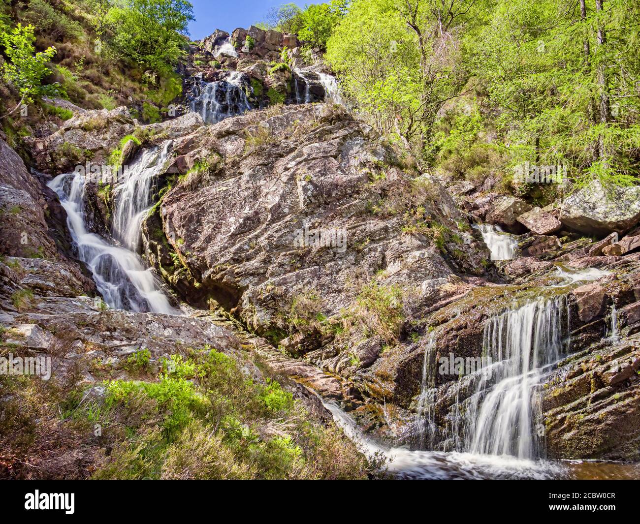 Cascata Rhiwargor o Pistyll Rhyd-y-meincau sul fiume Eiddew sopra Lake Vyrnwy, Powys, Wales, Regno Unito. Foto Stock