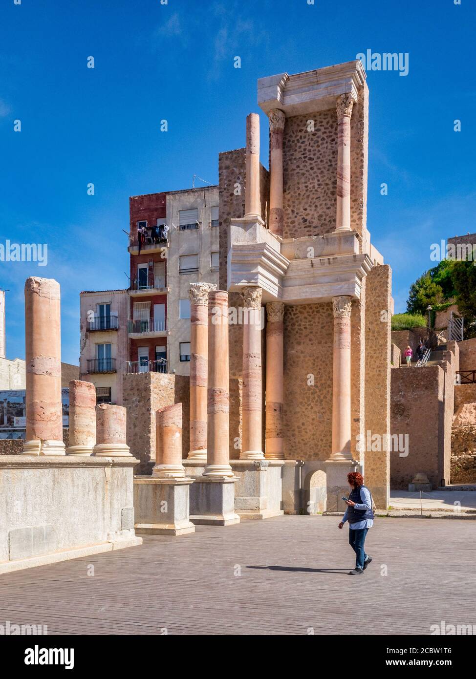 7 marzo 2020: Cartagena, Spagna - la tappa del Teatro Romano di Cartagena, parzialmente restaurato, risalente al regno di Augusto. Foto Stock