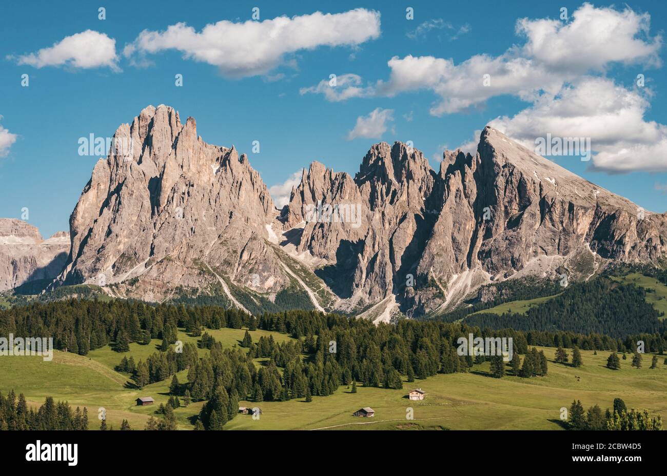 Sassolungo - Gruppo di Langkofel - epiche montagne aspre delle Dolomiti patrimonio dell'umanità dell'UNESCO, in Alto Adige, Italia Foto Stock