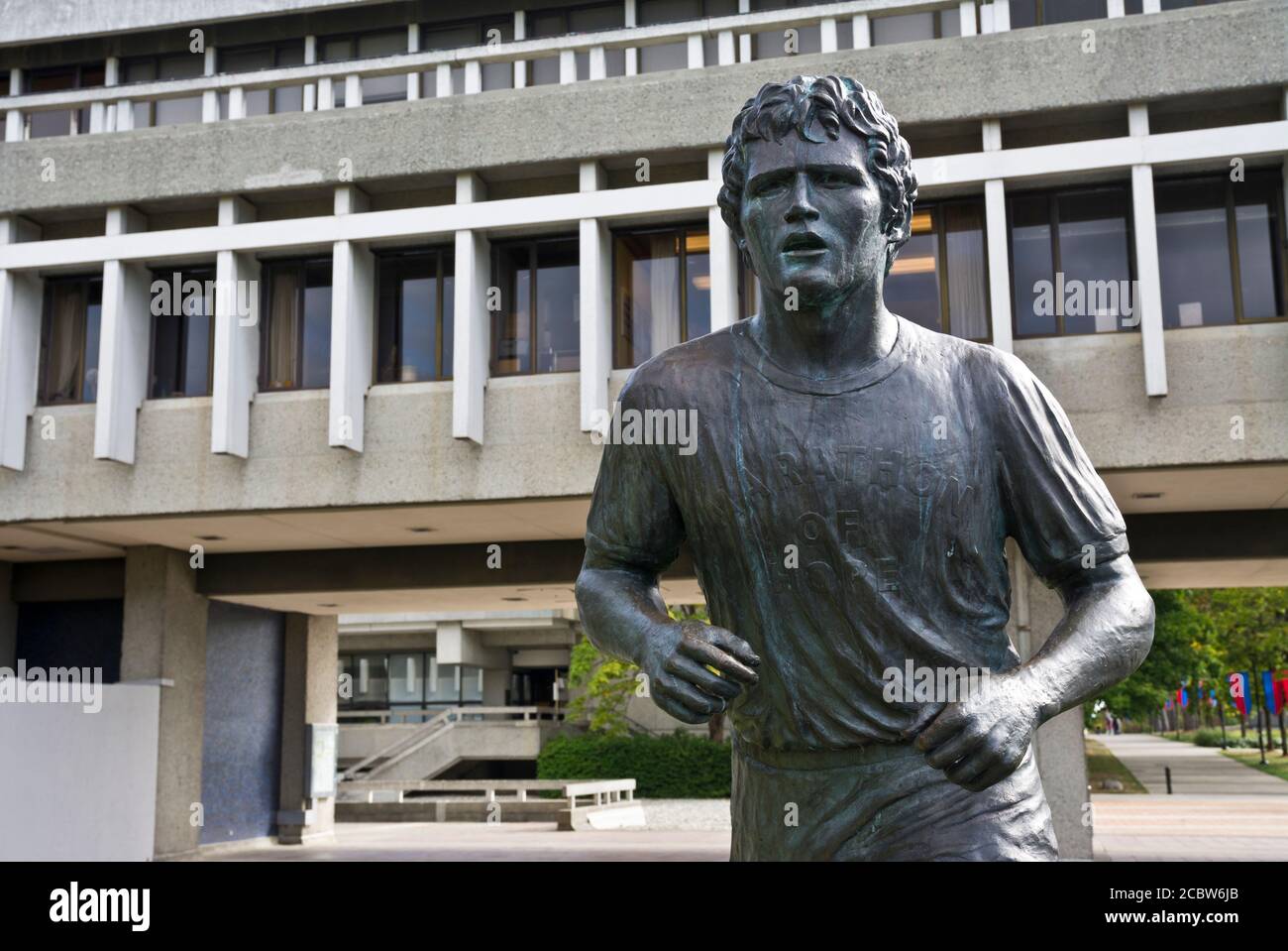 Burnaby, British Columbia, Canada: Statua di Terry Fox che ricorda la sua maratona di speranza, alla Simon Fraser University University. Foto Stock