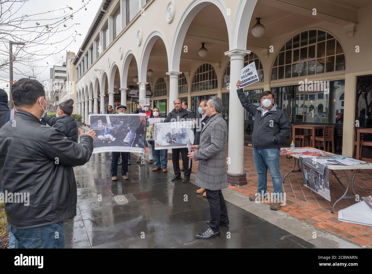 Canberra, Australia 15,2020 agosto: Persone che protestano e sventolano cartelli nel CBD di Canberra a sostegno della popolazione del Kashmir nell'India settentrionale Foto Stock