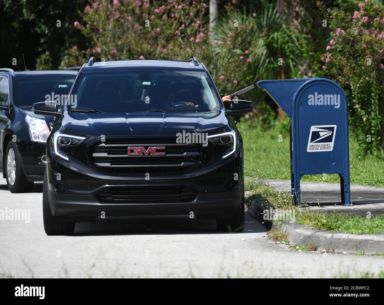 Pompano Beach, Florida, Stati Uniti. 15 agosto 2020. Il Servizio postale degli Stati Uniti (USPS) ha avvertito che milioni di voti per posta potrebbero non arrivare in tempo per essere contati il giorno delle elezioni presidenziali, il 3 novembre, Ma giovedì, Trump ha dichiarato di bloccare ulteriori finanziamenti per l’USPS per aiutare le questioni elettorali, perché si è opposto alle votazioni per posta il 15 agosto 2020 a Pompano Beach, Florida. Credit: Mpi04/Media Punch/Alamy Live News Foto Stock