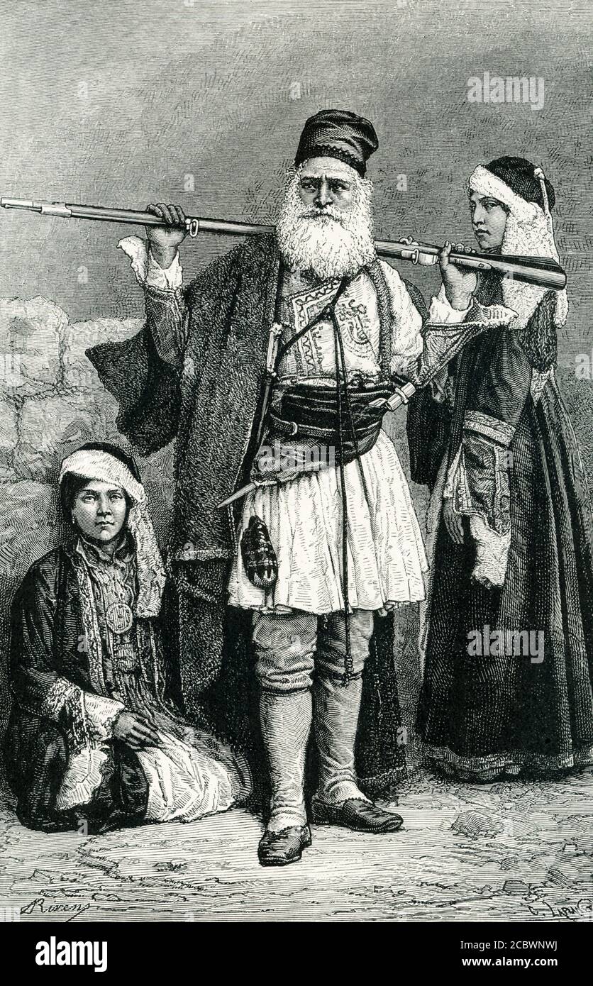 La didascalia di questa illustrazione di fine Ottocento recita: Suliotes. I Sulioti erano un popolo dell'Epiro che, all'inizio di questo secolo, si ribellò contro la Turchia, ma si arrese per promessa di perdono. I Turchi insidiosi tentarono quindi di sterminare l'intera corsa. Tali fuggiti fuggirono in Grecia, bruciando per vendicare i loro fratelli macellati; e sotto il loro famoso capo, Marco Bozzarris, presero un ruolo di primo piano nella guerra d'indipendenza greca. In molti punti di costume, aspetto, e carattere, differiscono dagli altri greci, in modo da noi qui un piccolo gruppo di loro di entrambi i sessi. Foto Stock