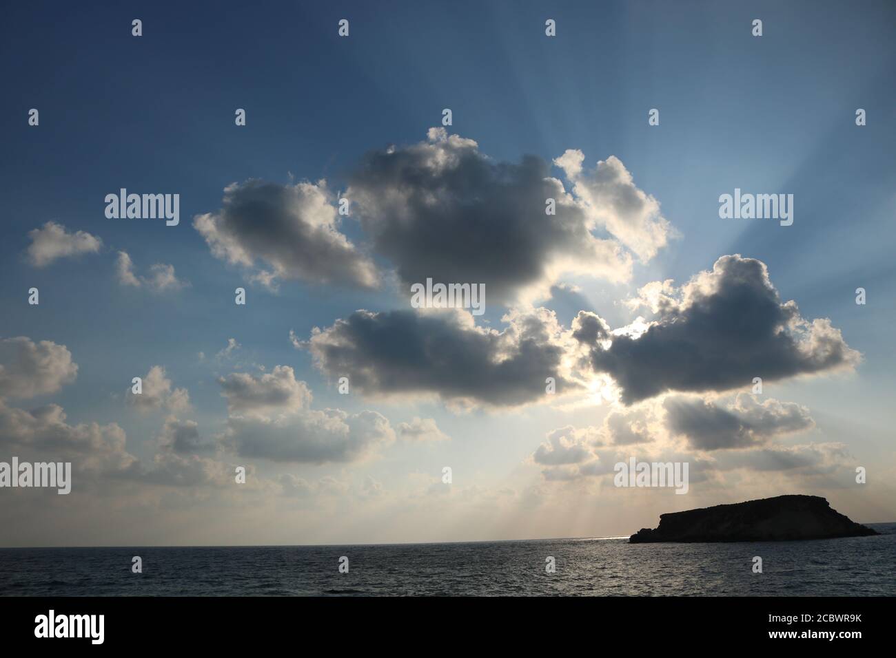 Cielo nuvoloso su St George's Island, Pegeia, Cipro Foto Stock