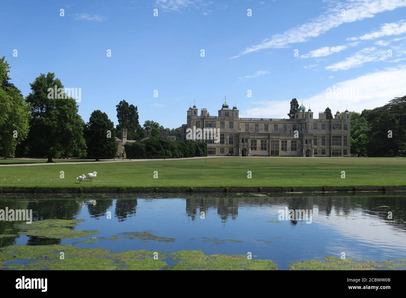 Audley End House in Essex vista sull'acqua Foto Stock