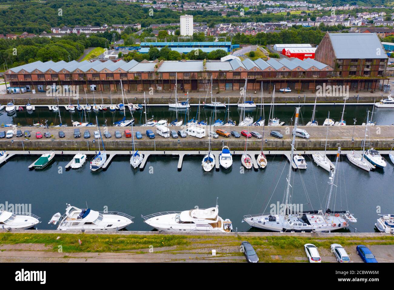 Vista aerea di James Watt Dock Marina a Greenock sul fiume Clyde, Inverclyde, Scozia, Regno Unito Foto Stock