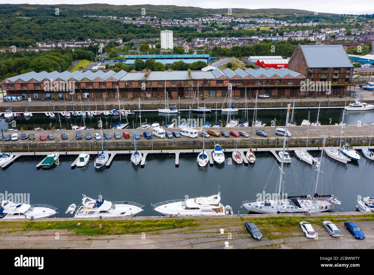 Vista aerea di James Watt Dock Marina a Greenock sul fiume Clyde, Inverclyde, Scozia, Regno Unito Foto Stock