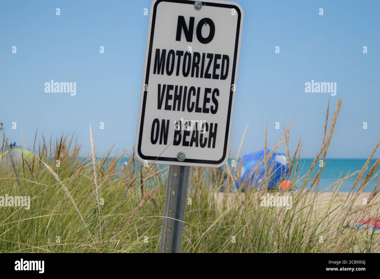 Segnale: Nessun veicolo motorizzato sulla spiaggia Foto Stock