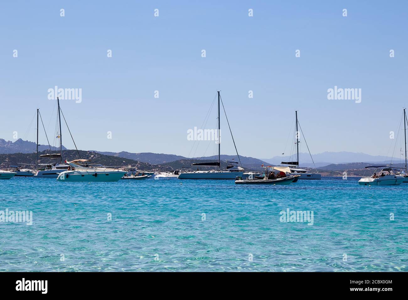 Viaggio in traghetto intorno all'isola di LaMaddalena, costa smeralda in Sardegna Foto Stock