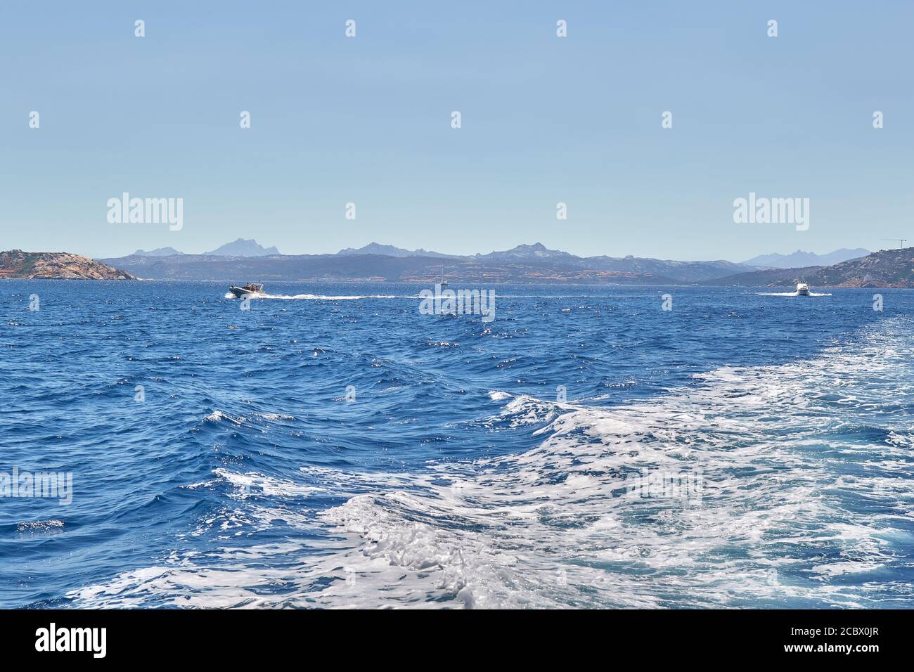 Viaggio in traghetto intorno all'isola di LaMaddalena, costa smeralda in Sardegna Foto Stock
