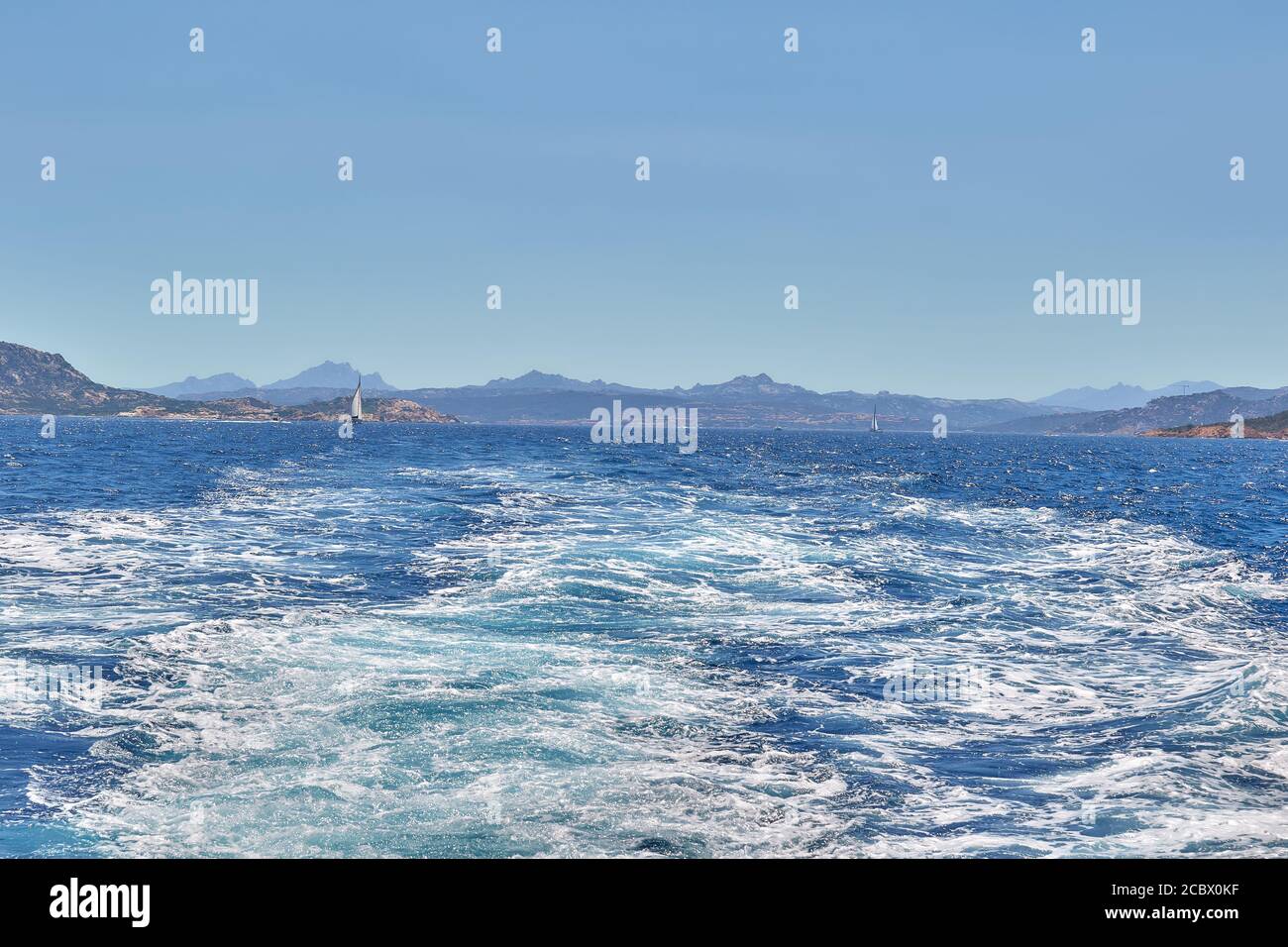 Viaggio in traghetto intorno all'isola di LaMaddalena, costa smeralda in Sardegna Foto Stock