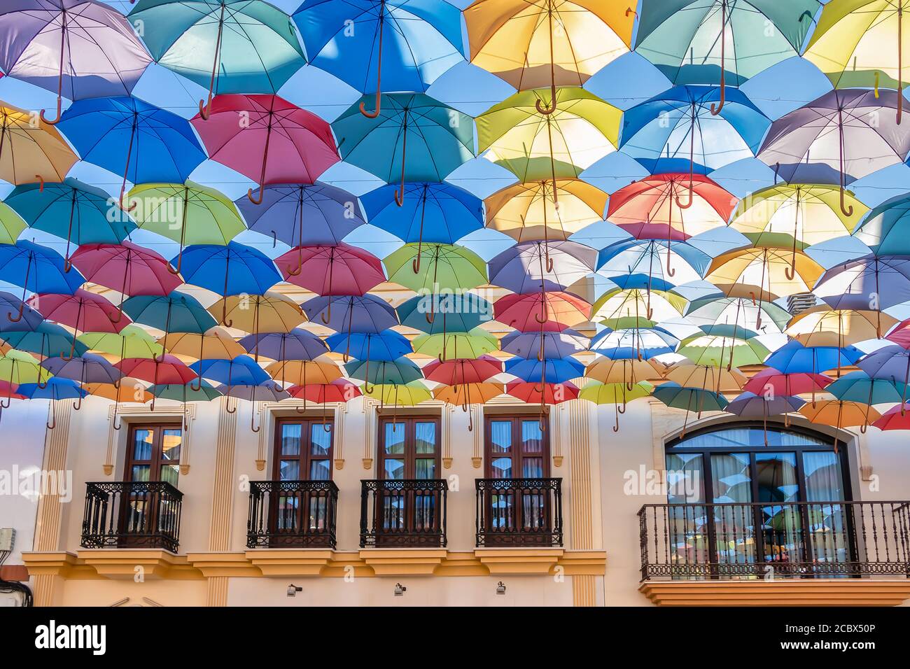 Decorazione di ombrelli colorati immagini e fotografie stock ad alta  risoluzione - Alamy