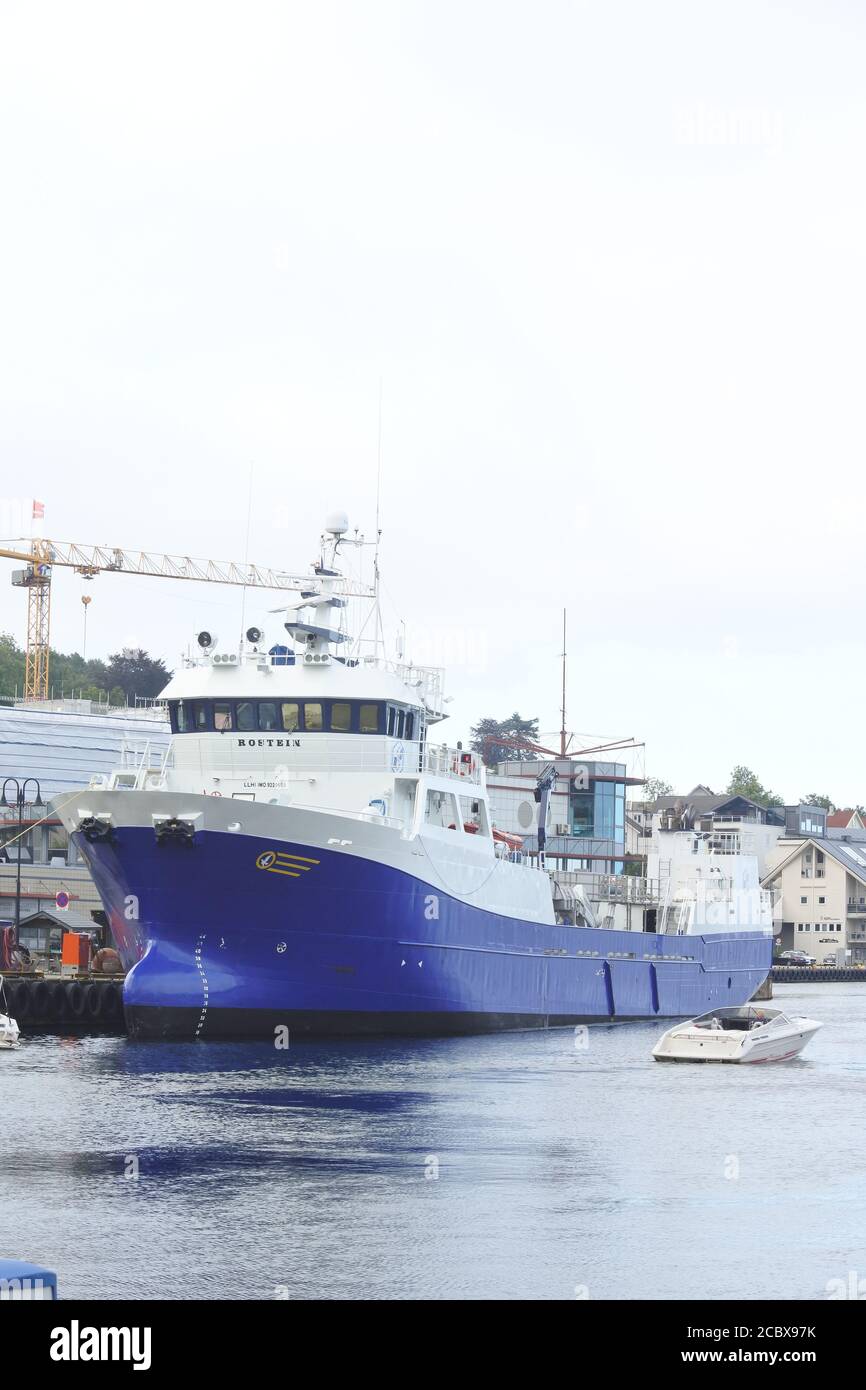 Rostein, una delle 49 immagini di una selezione di navi da mare / portaerei da pesca a Leirvik, Stord, Vestland, Norvegia / Norge fotografata nel 2020 Foto Stock