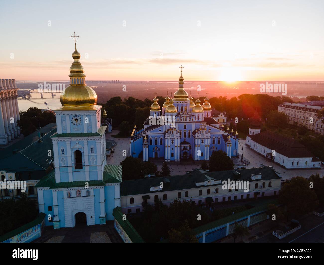 Kyiv, Ucraina veduta aerea : Monastero della cupola d'oro di San Michele Foto Stock