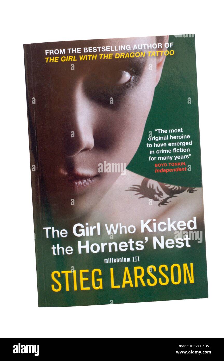 Una copia cartacea della ragazza che ha calciato il Nido degli Hornets di Stieg Larsson. Foto Stock