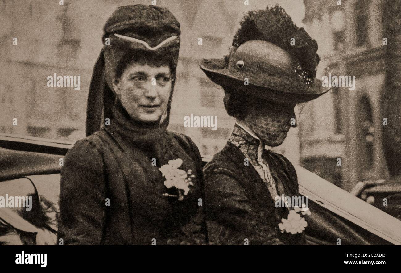 Alexandra di Danimarca (1844-1925) fu regina consorte del Regno Unito e dei domini britannici e imperatrice consorte dell'India dal 1901 al 1910 come moglie del re Edoardo VII Qui si vede indossare una rosa artificiale venduta in aiuto di ospedali. Foto Stock