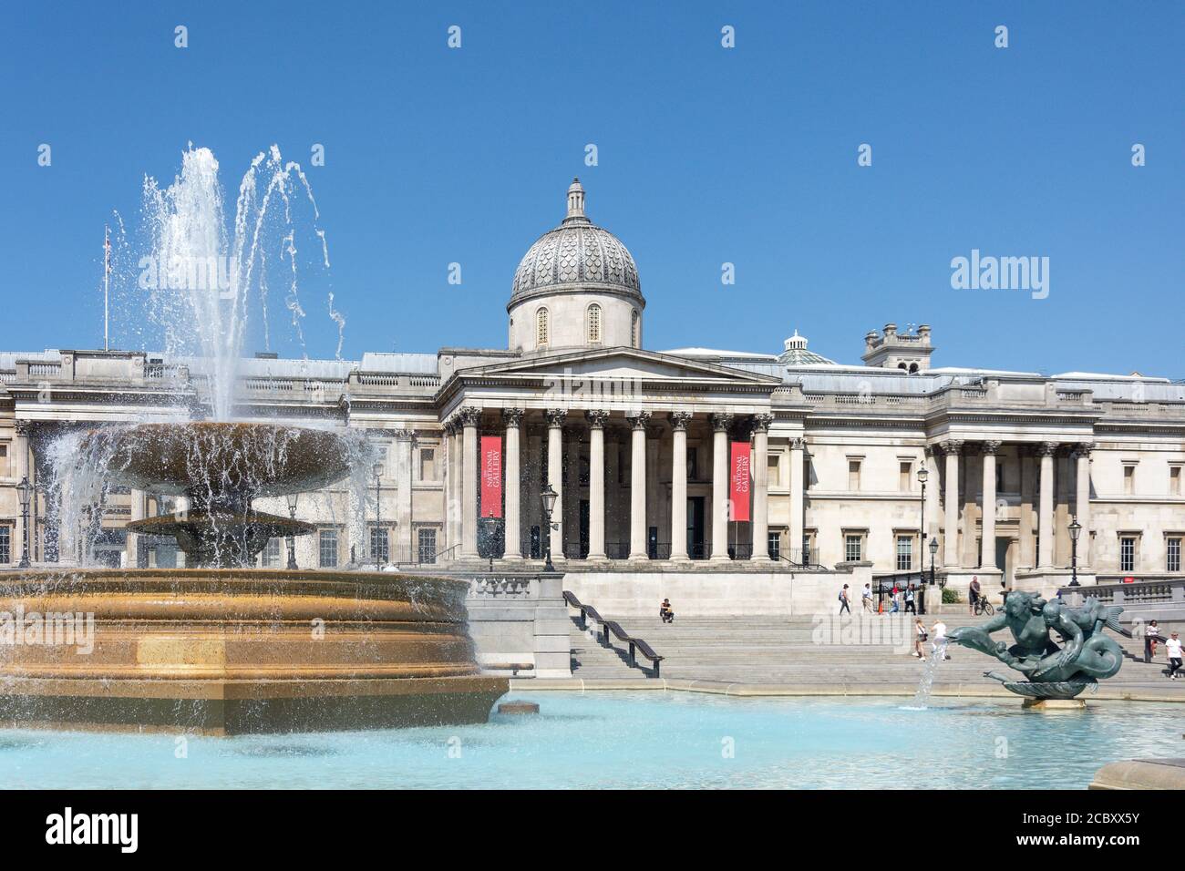 National Gallery and Fountain, Trafalgar Square, City of Westminster, Greater London, England, Regno Unito Foto Stock
