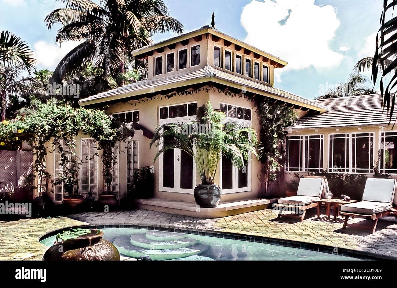 Pool House con cupola, Deck Design Foto Stock