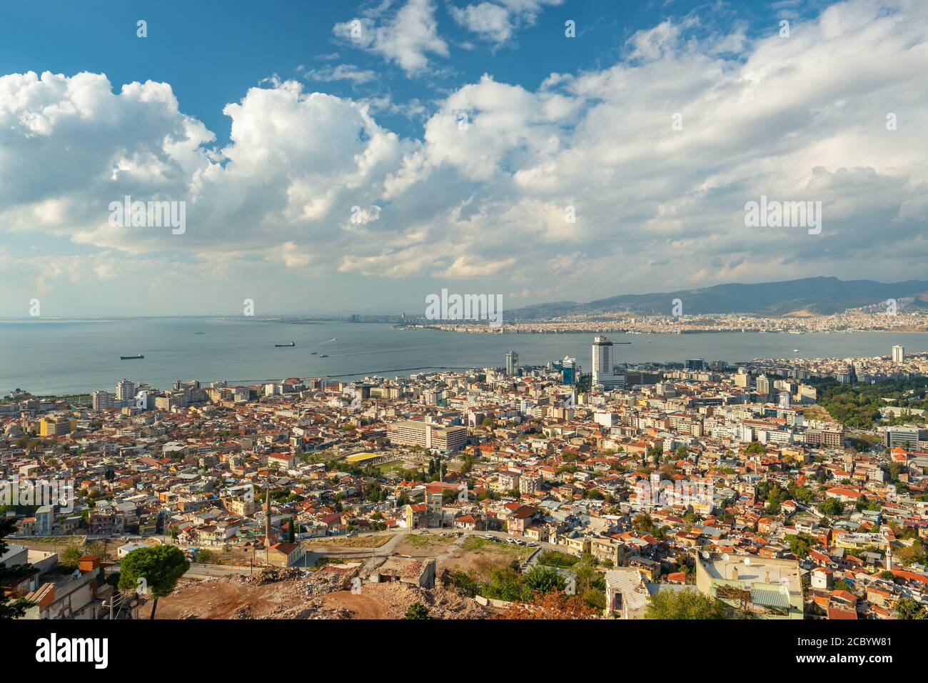 Vista panoramica della città di Izmir dal Castello di Kadifekale, Turchia Foto Stock