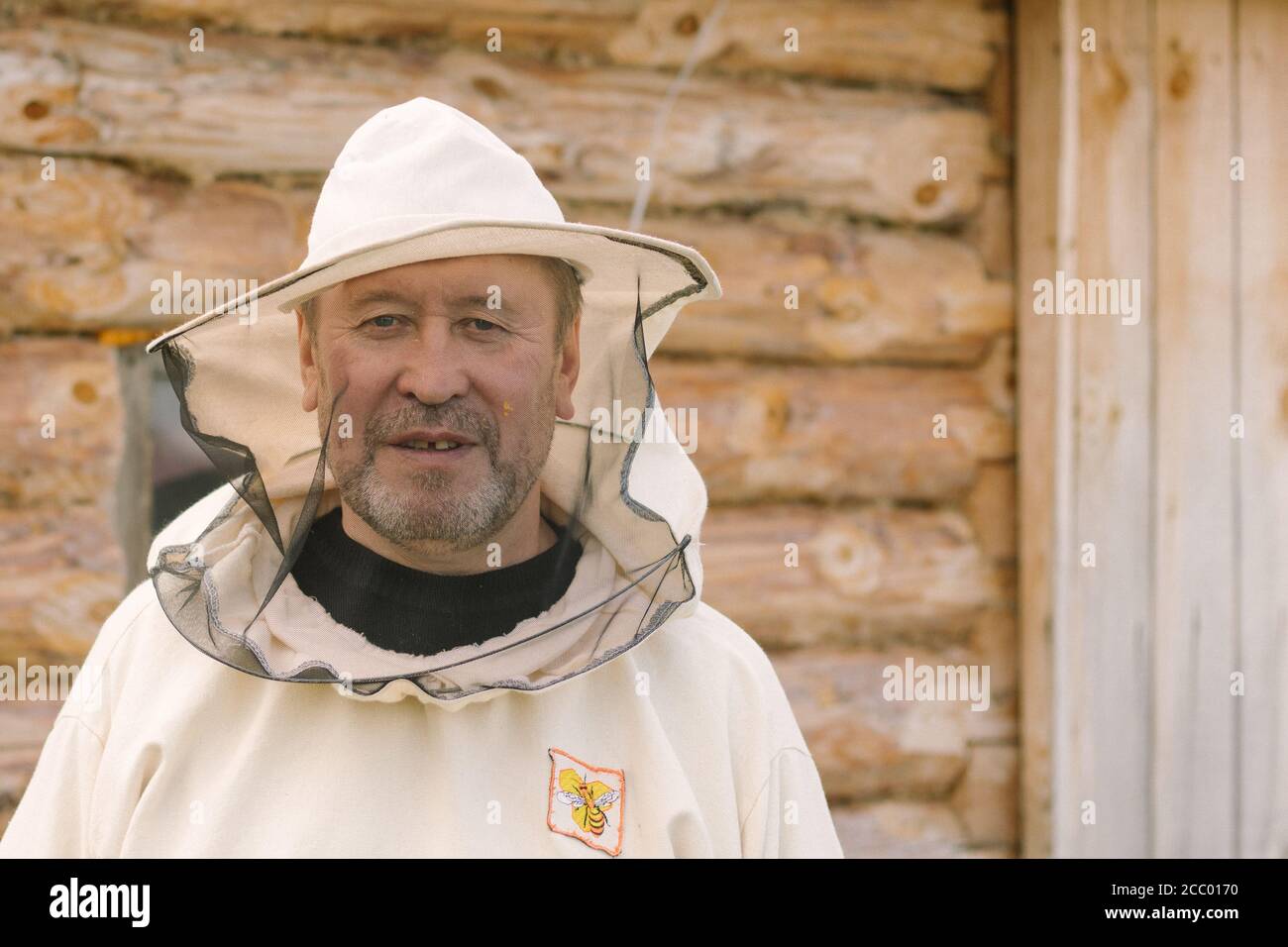 Aromashevsky Russia maggio 24 2018: Ritratto di un apicoltore in maschera Foto Stock
