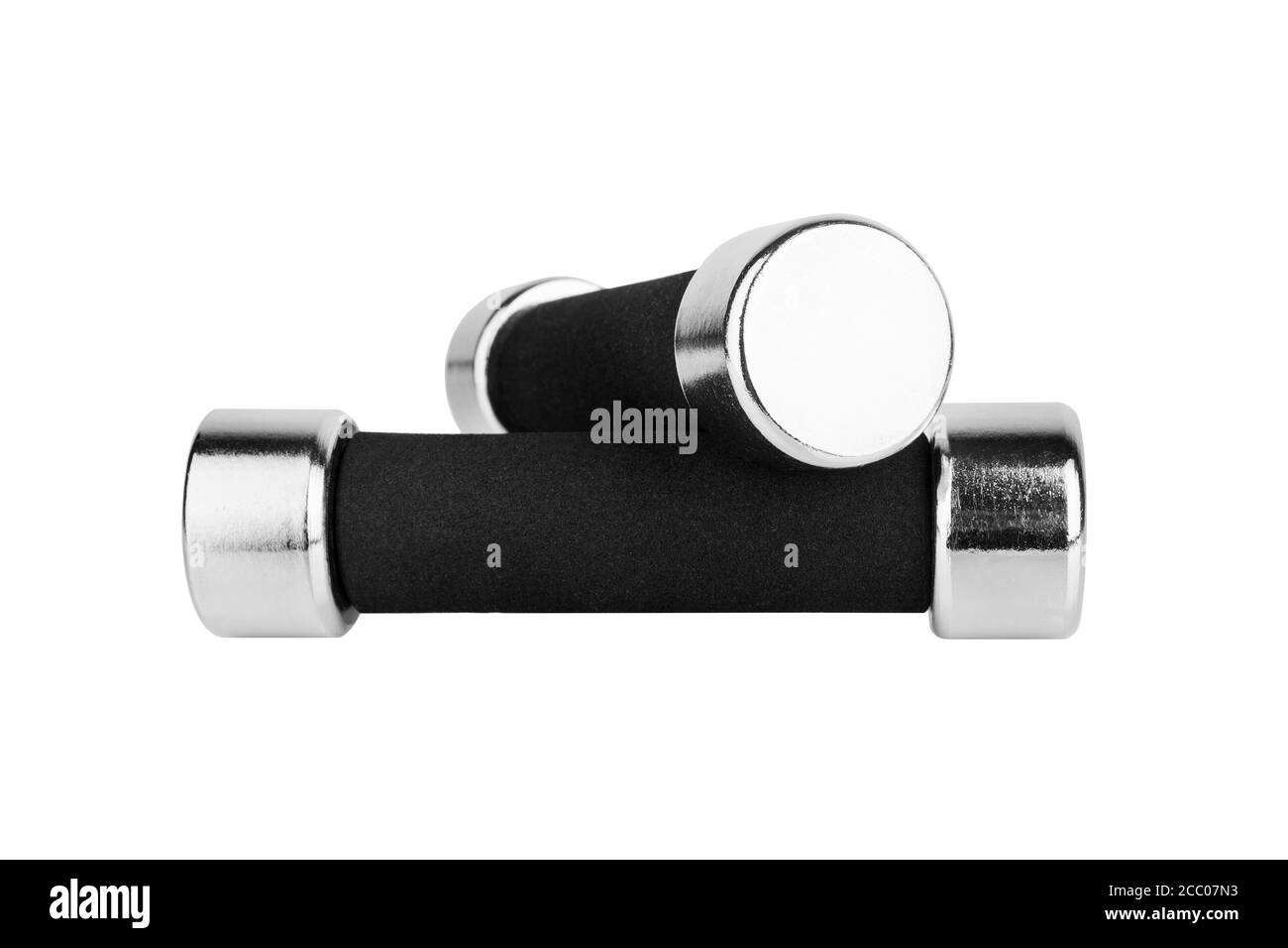 Due manubri bianchi fondo closeup isolato, barbells in metallo con manico nero set, coppia di ferro fitness bar-campane, attrezzature sportive, bodybuilding Foto Stock